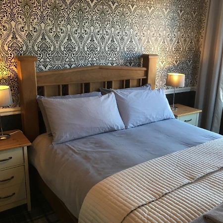 The White Hart Pub And Rooms Cranleigh Extérieur photo