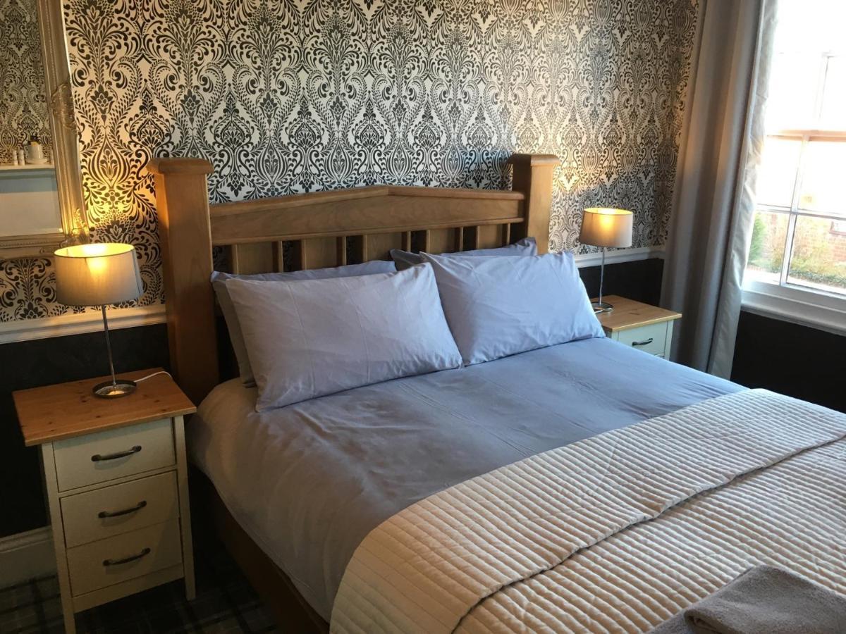The White Hart Pub And Rooms Cranleigh Extérieur photo
