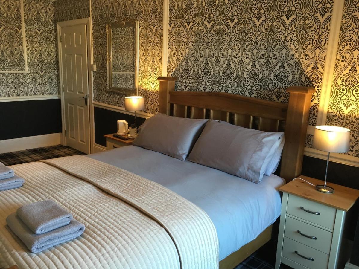 The White Hart Pub And Rooms Cranleigh Extérieur photo