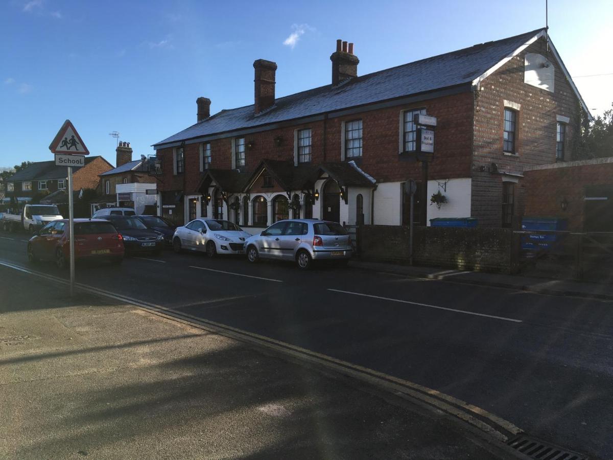 The White Hart Pub And Rooms Cranleigh Extérieur photo