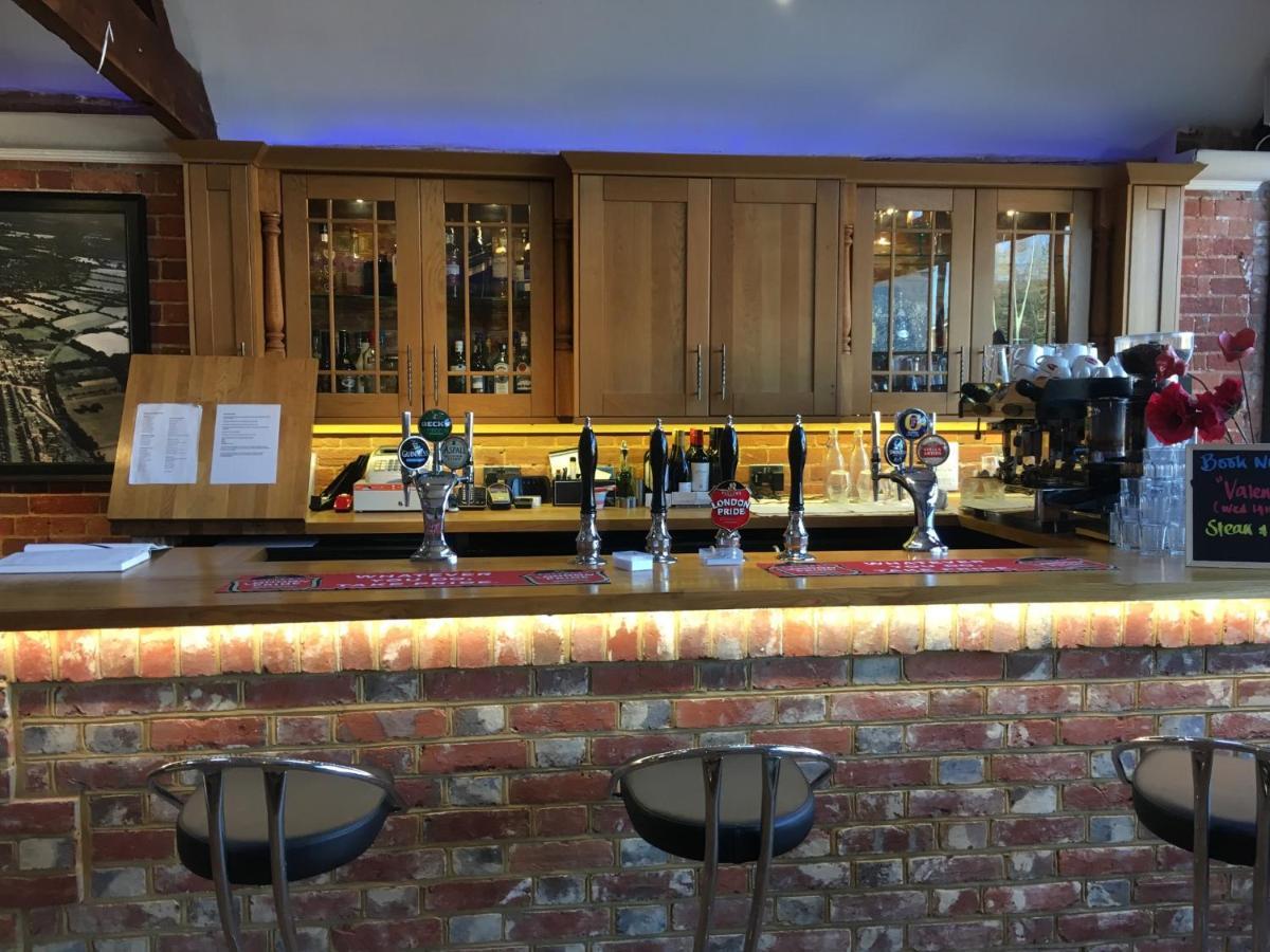 The White Hart Pub And Rooms Cranleigh Extérieur photo