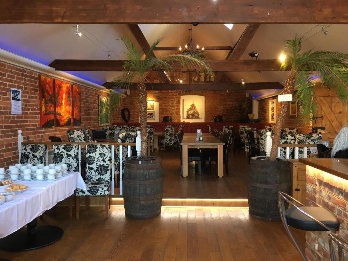 The White Hart Pub And Rooms Cranleigh Extérieur photo