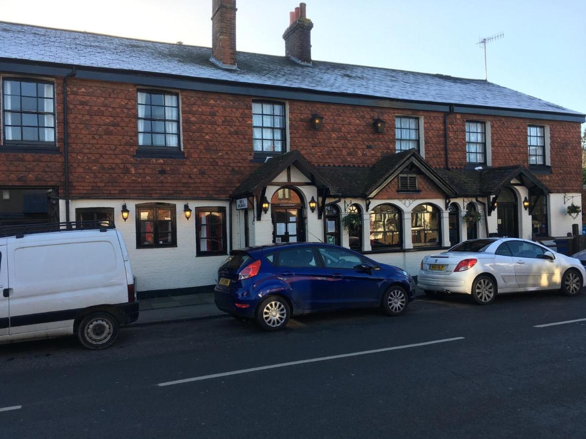 The White Hart Pub And Rooms Cranleigh Extérieur photo