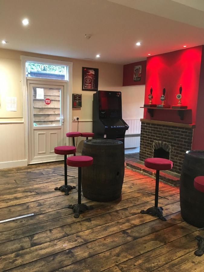 The White Hart Pub And Rooms Cranleigh Extérieur photo