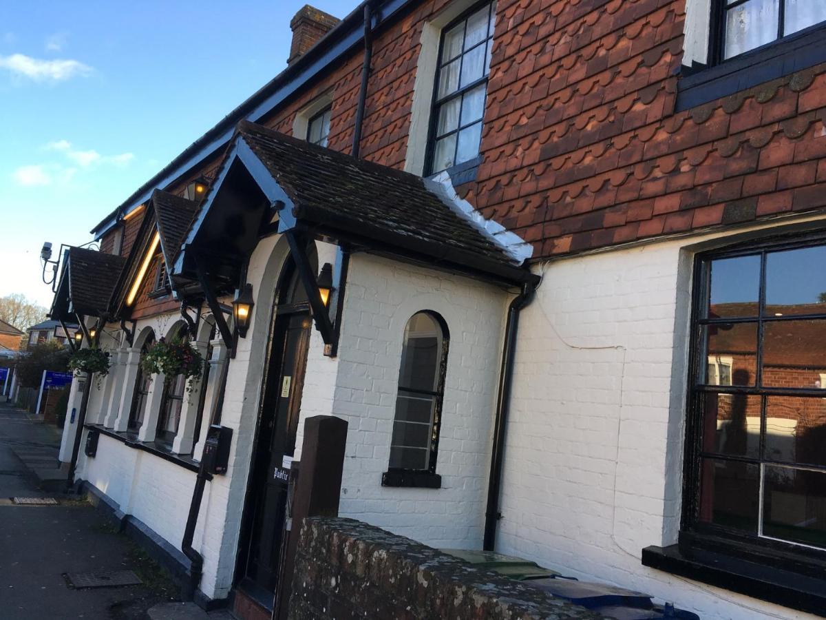 The White Hart Pub And Rooms Cranleigh Extérieur photo